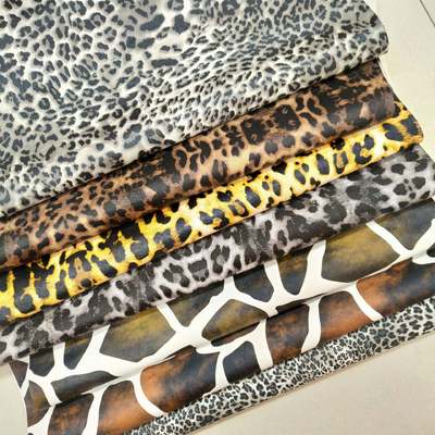 Por mayor Pvc Leopard Impreso Cuero Artificial Sintético para Bolsa Cuaderno Teléfono Cuero de mesa con concha Tejido de cuero falso