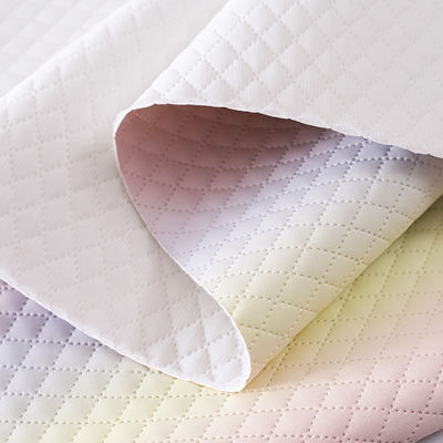 Bolso de mano en relieve de tela de cuero de PU textura de grilla de diamantes de arco iris gradiente