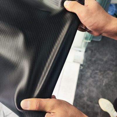 Bi estiramiento de cuero de PVC para el asiento del coche Capa de color negro resistente