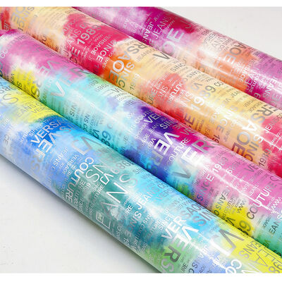 PU Rainbow Letter Print Magazine Diseño de cuero sintético impermeable Tejido de cuero falso para bolsas de equipaje Muebles cosméticos/sofá