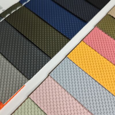 Texturas tejidas Rollo de cuero sintético de PVC con tejido de malla Apoyo para bolsas Carteras Muebles