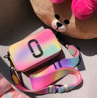 PU Rainbow Letter Print Magazine Diseño de cuero sintético impermeable Tejido de cuero falso para bolsas de equipaje Muebles cosméticos/sofá 12