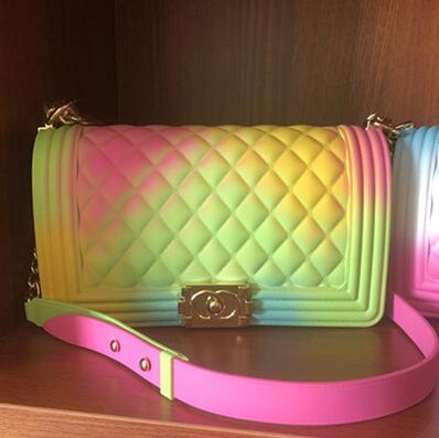 PU Rainbow Letter Print Magazine Diseño de cuero sintético impermeable Tejido de cuero falso para bolsas de equipaje Muebles cosméticos/sofá 13