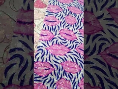 Imprimido rosa del día de San Valentín besos de amor Gretel PU Imitación de cuero de algodón tela de fondo de terciopelo